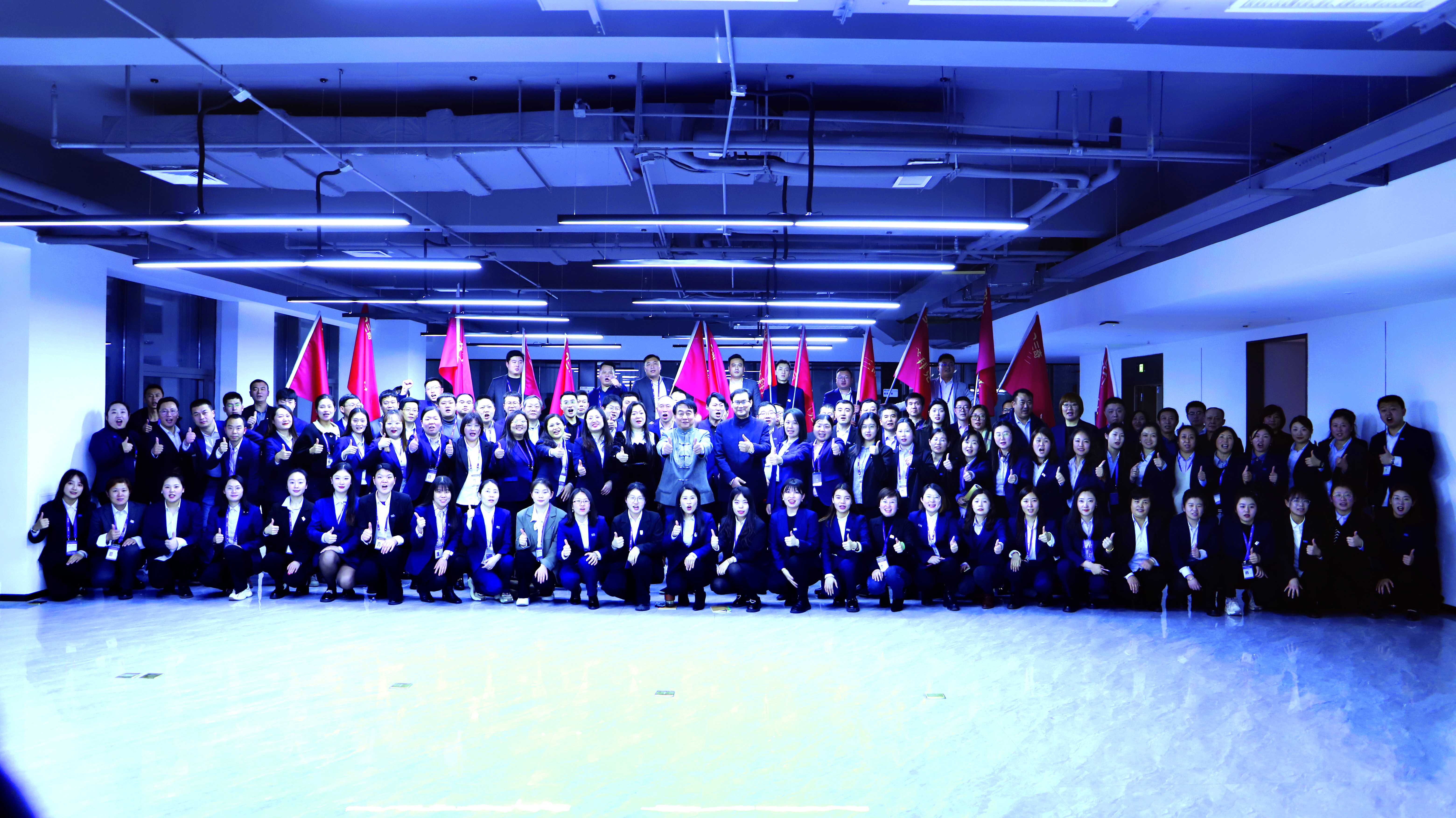 A large Sanqi team gathered together at a company event